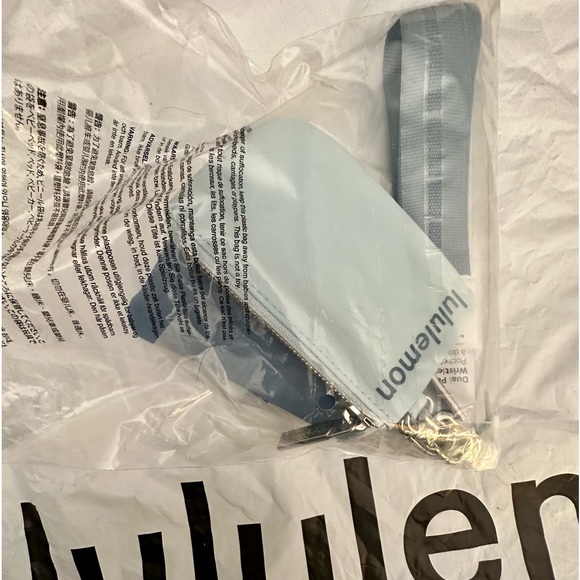 SOLD OUT EVERYWHERE: BNWT Lululemon Dual Pouch in Powder Blue and Utility Blue - Picture 11 of 11